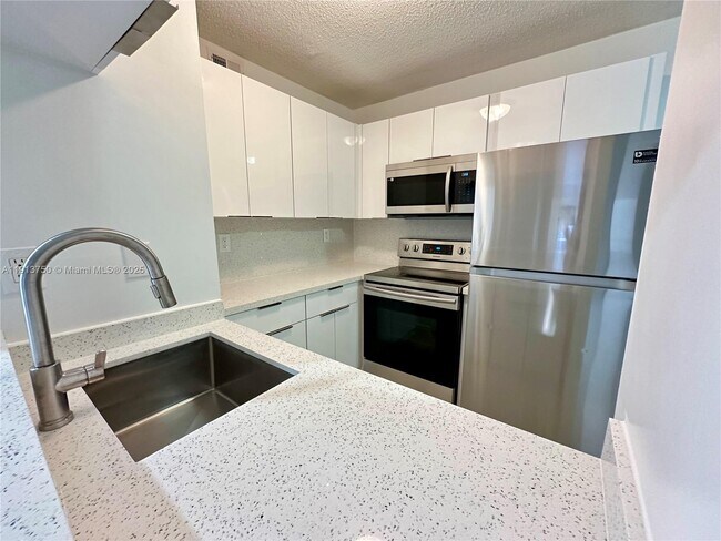 Building Photo - 15609 SW 73rd Cir Terrace