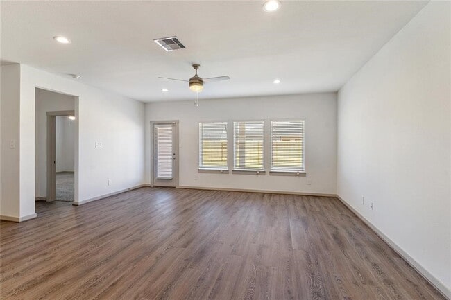 Building Photo - 29318 Hoelzen Holw Dr