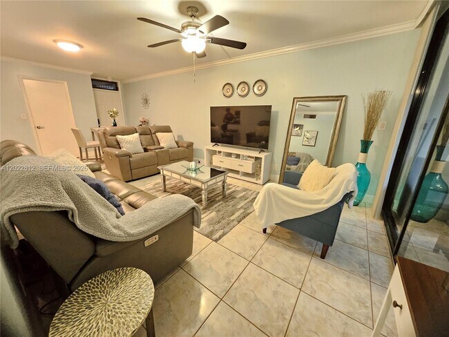 Building Photo - 212 Lake Pointe Dr