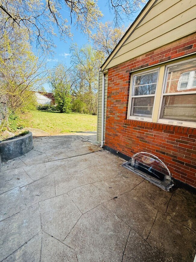 Building Photo - Spacious 3 Bedroom Rental!