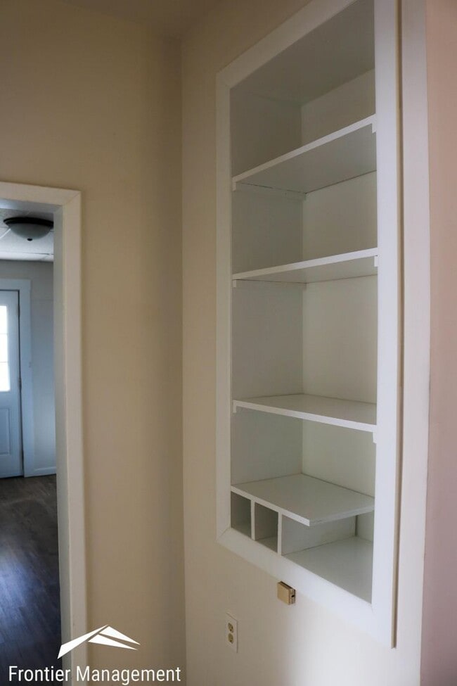 Building Photo - 923 Osage St