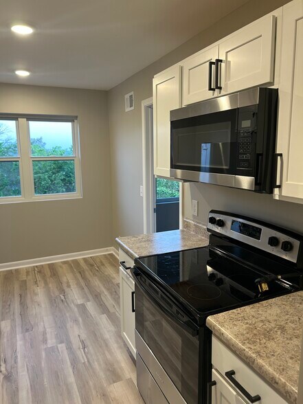 Primary Photo - 4402 N 52nd St