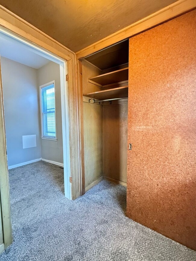 Building Photo - 2 Bedroom Home in a Quiet East End Location