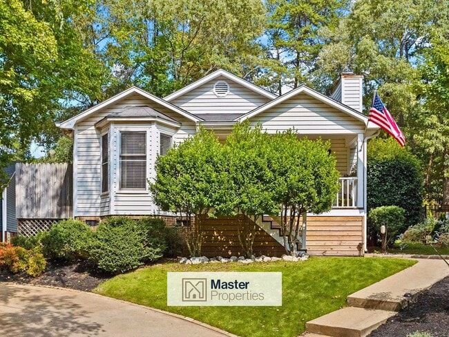 Primary Photo - 1032 Summit Dr