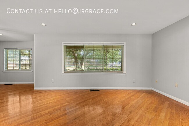 Building Photo - 525 W 4th St