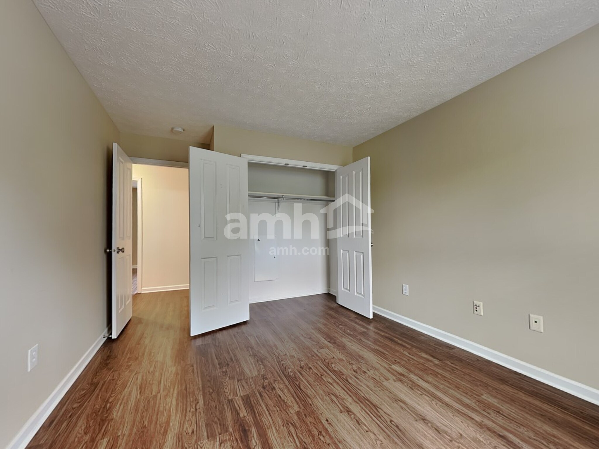 Building Photo - 551 Montgomery Dr