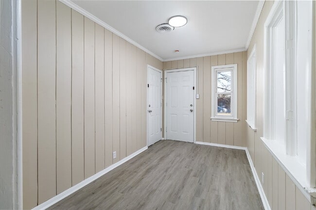 Building Photo - 9204 Huiskamp Ave