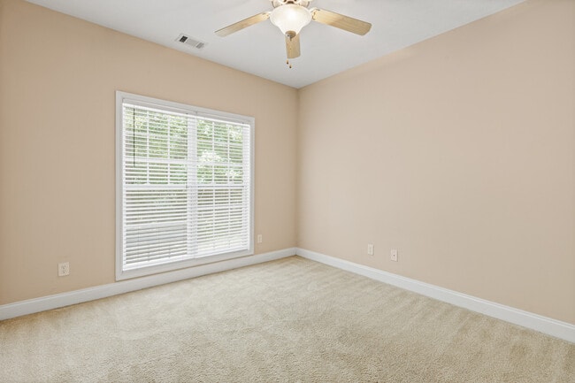 Building Photo - 148 Carriage House Ln