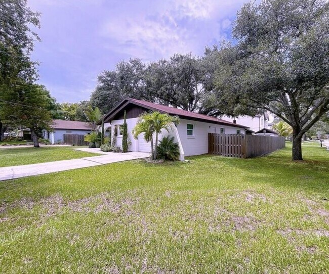 Building Photo - South Tampa RV + Boater’s dream!