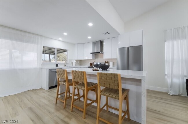 Building Photo - 3138 Belvedere Dr