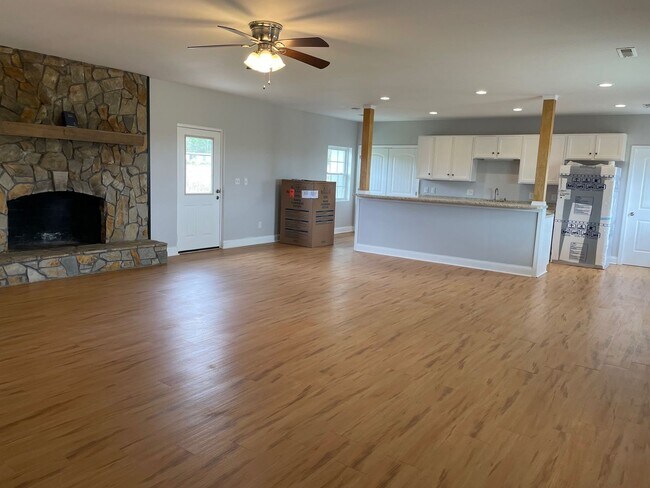 Building Photo - 3 BED, 3 FULL BATH HOME LOCATED IN DENTON!