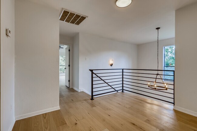 Building Photo - 107 Long Wood Ave