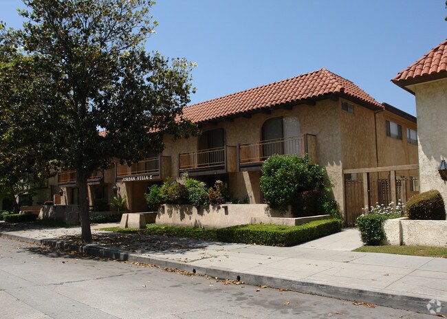 Building Photo - Jordan Villa I