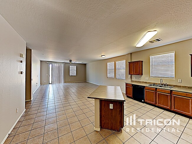 Building Photo - 45438 W Guilder Ave