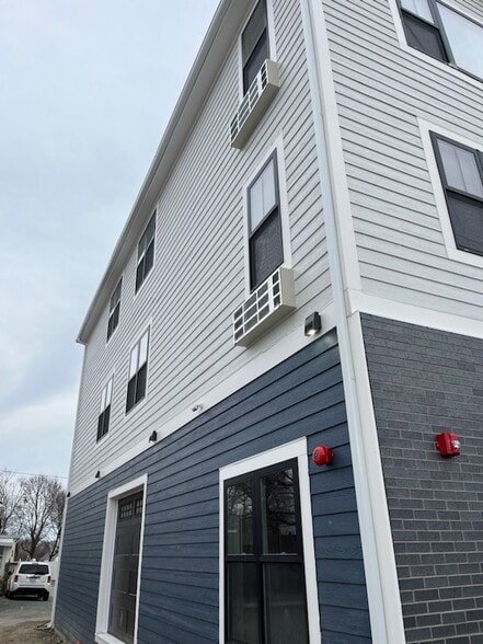 Building Photo - 522 Bridge St