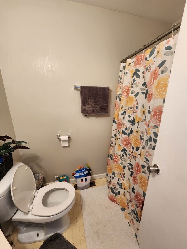 Building Photo - 3 Bedroom for Rent in Mount Joy!