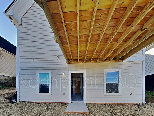 Building Photo - 1184 Hubbard St SW