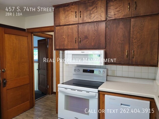 Building Photo - 457 S 74th St