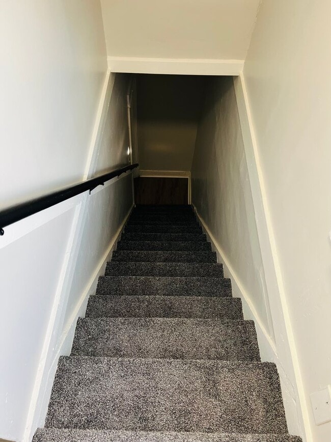 Building Photo - Gorgeous Renovated 3 Bedroom House!