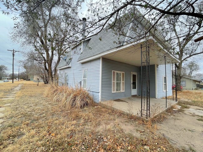 Building Photo - Large 5 bedroom home in Nickerson