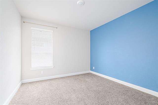 Building Photo - 2205 Redwing Dr