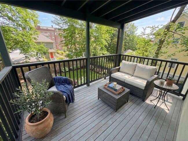 Building Photo - 21 Avon St