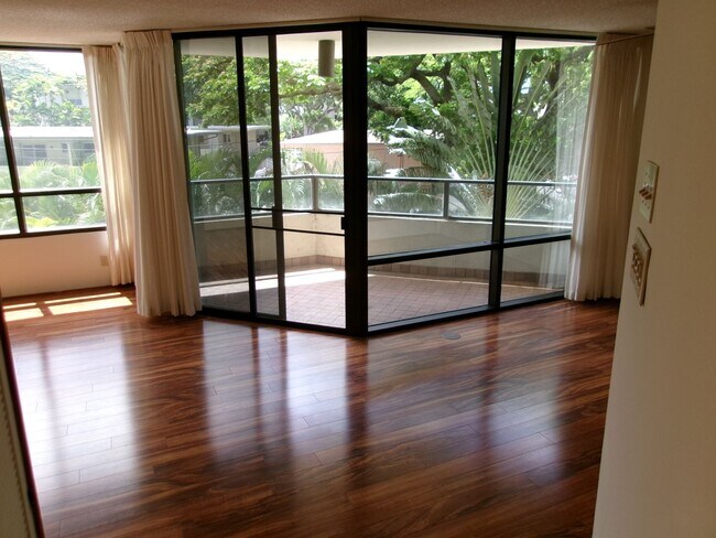 Building Photo - Punahou Cliffs