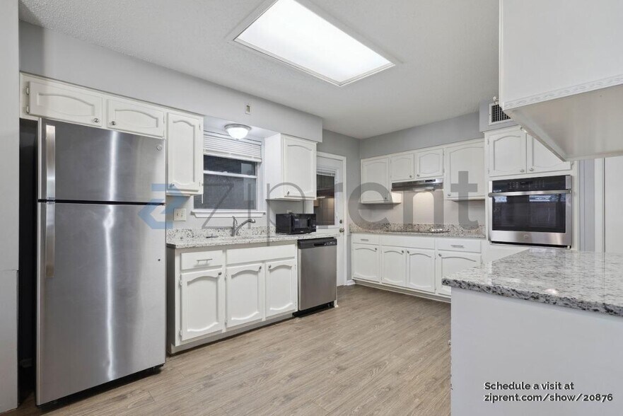 Building Photo - 8907 Reininger Dr
