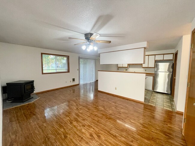 Building Photo - 2 Bedroom Duplex Near the Jim Parsley Comm...