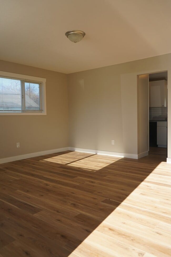 Building Photo - 1410 E 30th St