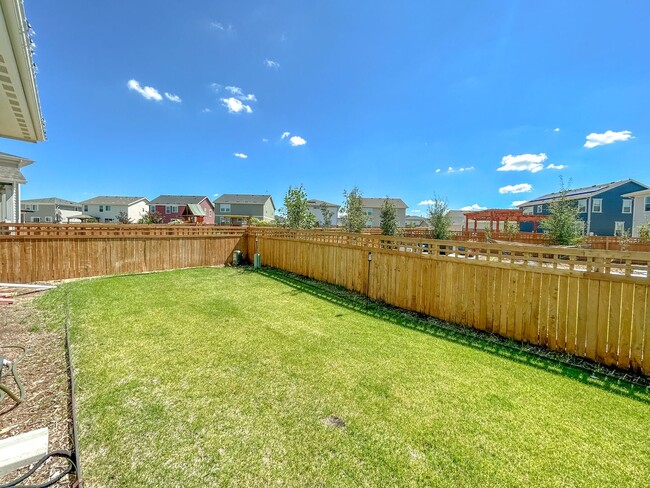 Building Photo - Expansive Backyard