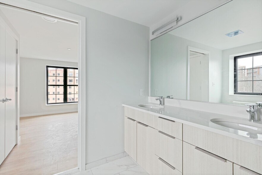 Building Photo - 28 Soden St