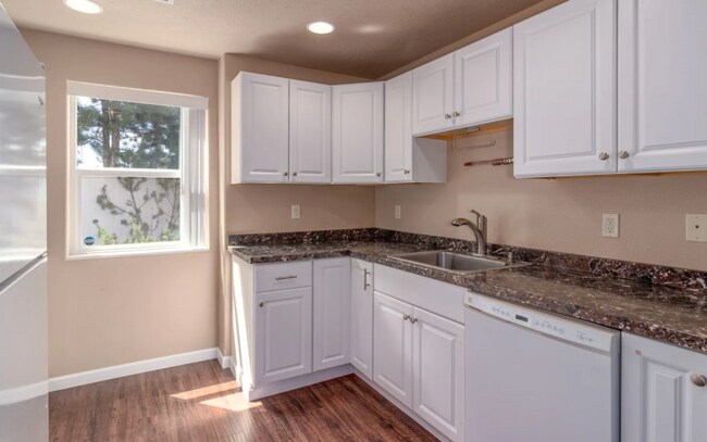 Building Photo - 3612 E Moody Rd