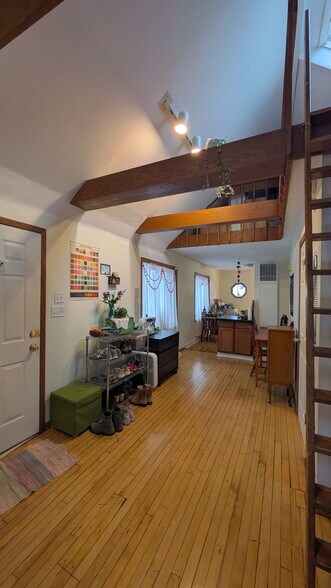 Building Photo - 2521 N Pierce St