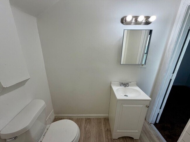 Building Photo - 4 Bedroom 2 Bath Brick Tudor For Lease Wel...