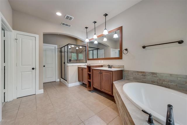 Building Photo - 1003 Brook Hollow Dr