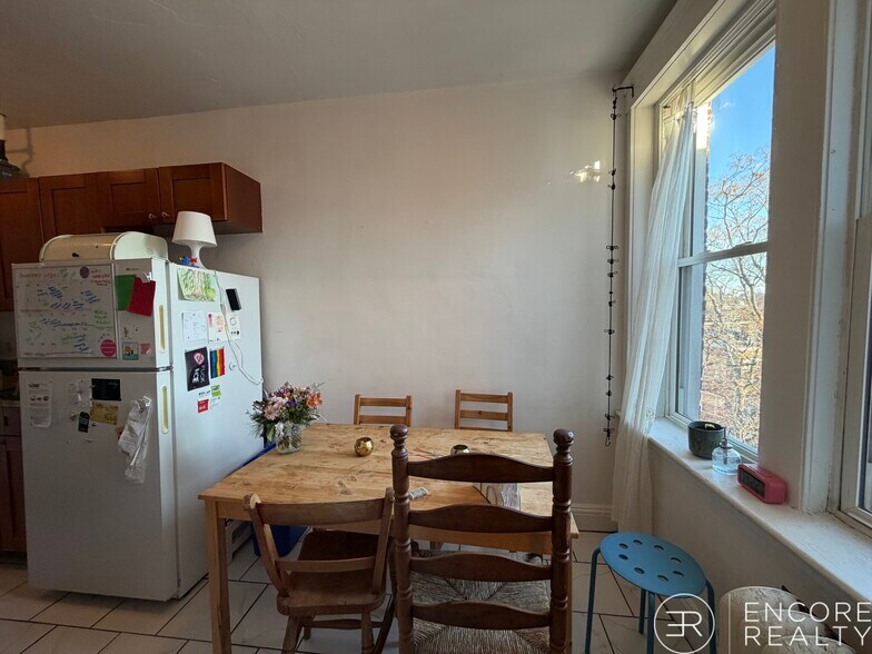 Building Photo - 28 Quint Ave