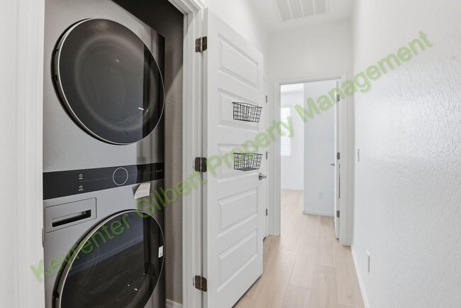 Building Photo - Modern Gilbert Lakeview Townhome in The La...