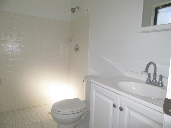 Building Photo - 20224 Tappan Zee Dr