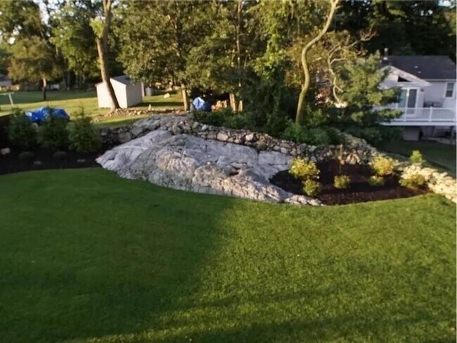 Building Photo - 14 Summer St