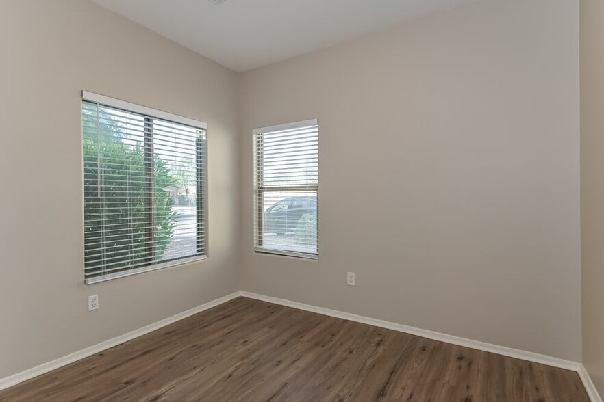 Building Photo - 405 East Placita Nodo