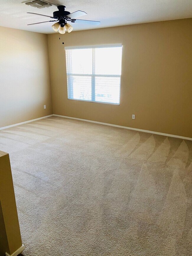 Building Photo - 5 bedroom 3 bath Remolded home Ready to move in!