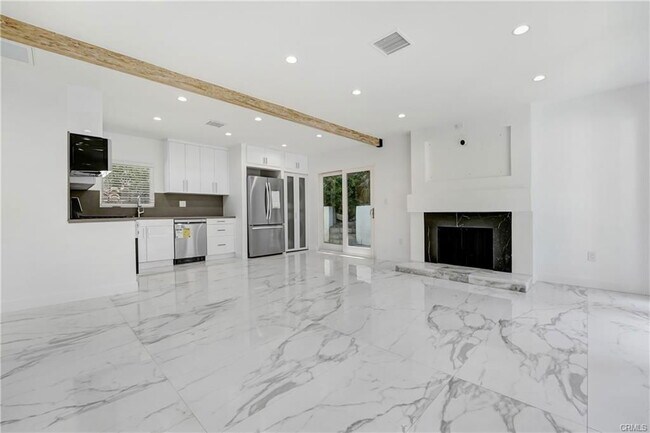 Building Photo - 2170 Sunset Plaza Dr