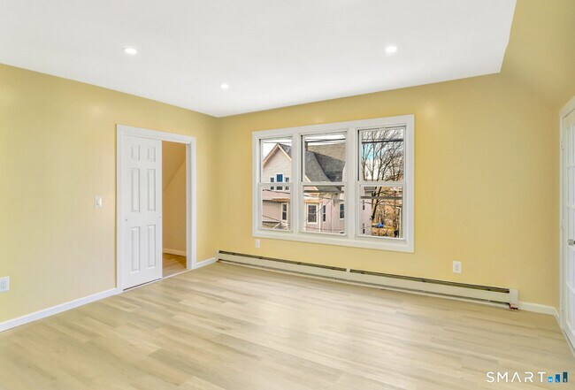 Building Photo - 27 Walnut Ave