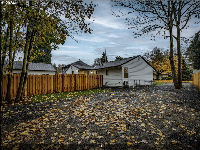 yard and parking - 3805 E 11th St