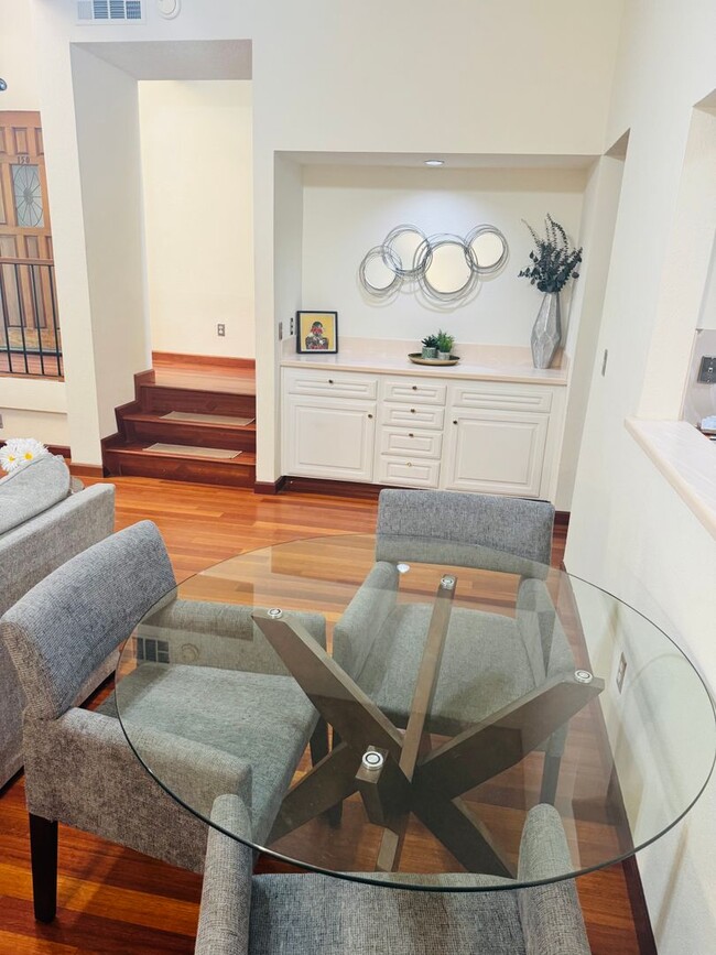 Building Photo - 2 Bedroom, 2 Bath Condo