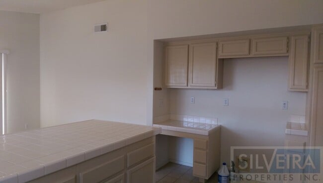 Building Photo - Captivating 3 bed 2 bath home in Santa Maria.