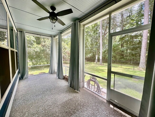 Building Photo - Beautiful Low Country Home in Rose Dhu!