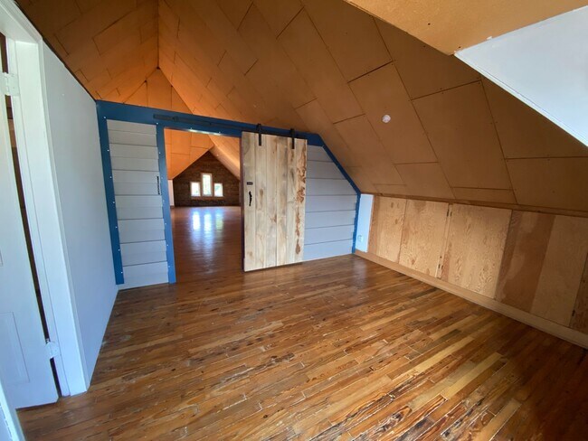 Building Photo - 124 King Ave