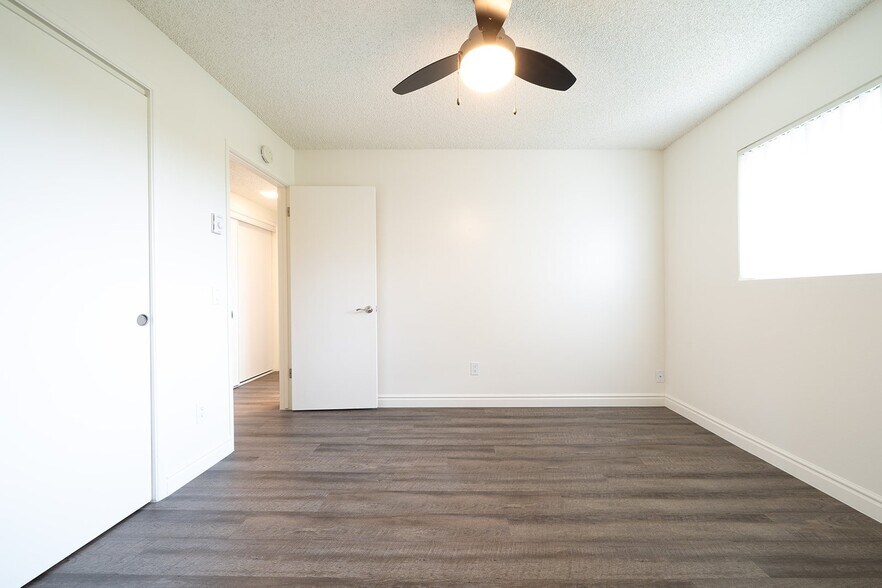 Building Photo - 1145 Meadow Lake Dr